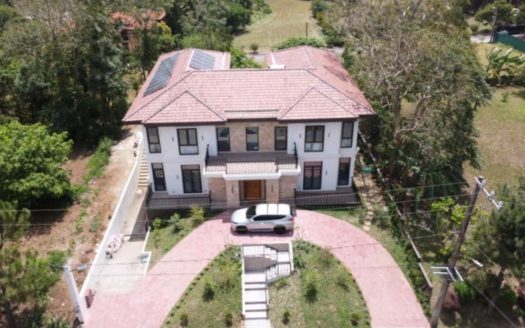 Amazing 5-Bedroom House for Sale in Tagaytay City
