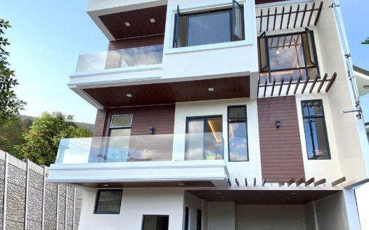 Sophisticated 3 Bedroom Townhouse for Sale near Congressional Ave.
