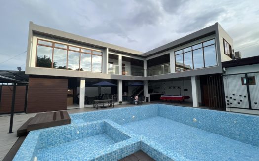 Marvelous 6-Bedroom House for Sale in Los Baños Laguna