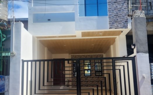 Chic 5-Bedroom House for Sale in Las Piñas City