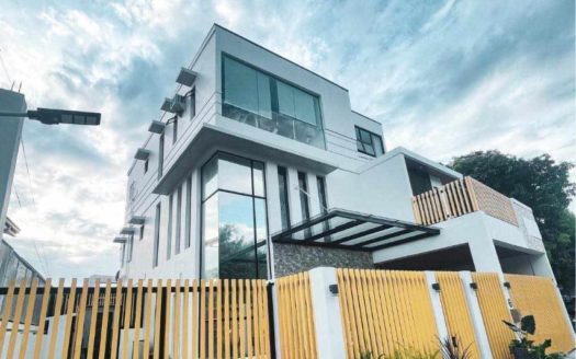 Pristine 3-Bedroom House for Sale in Royale Estate, Las Piñas City