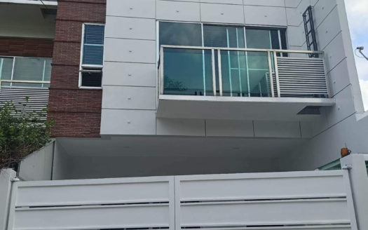 Dazzling 5-Bedroom House for Sale in Sikatuna Village, Diliman Quezon City