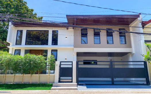 Inviting 5-Bedroom House and Lot for Sale in BF Homes, Parañaque City
