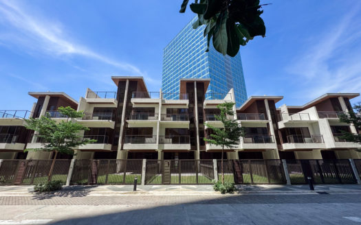 Prisitine 5-Bedroom Townhouse in Mandaluyong