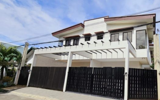 Iconic 3-Bedroom Townhouse for Sale in BF Homes, Las Piñas