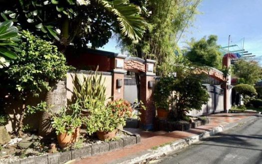 Old House for Renovation or Tear Down in Alabang Hills
