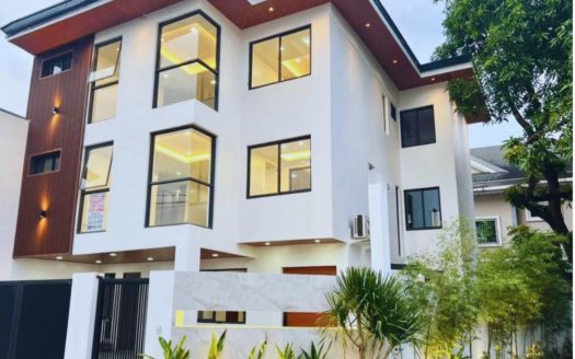 Stunning 7- Bedroom House and Lot in Greenwood Executive Village, Pasig P-38.5M