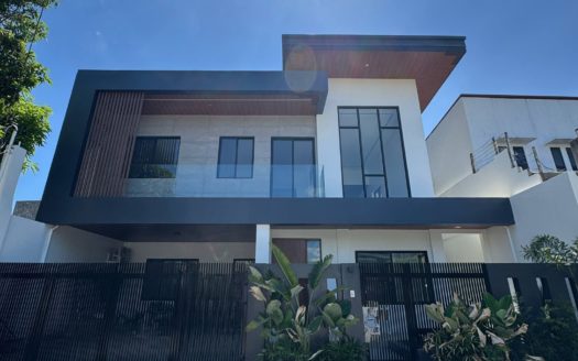 Charming 5-Bedroom House and Lot for Sale in BF Homes, Parañaque
