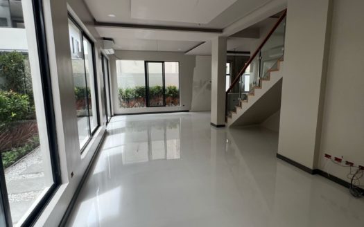 Divine 5-Bedroom House and Lot for Sale in BF Homes, Parañaque