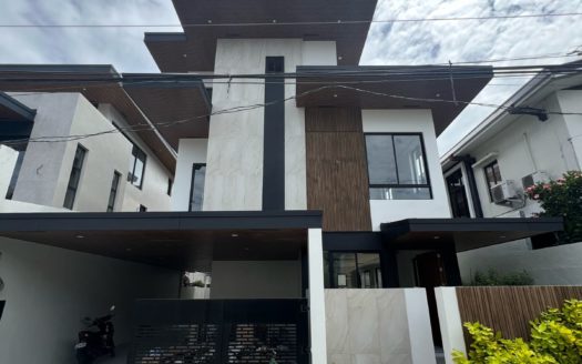Elegant 5-Bedroom House and Lot for Sale in BF Homes, Parañaque