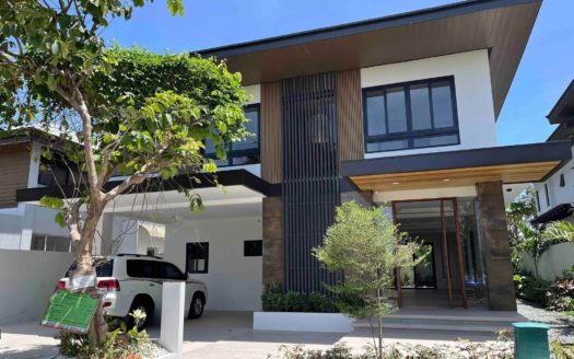 Iconic 5-Bedroom House and Lot for Sale in Ayala Primera Southvale