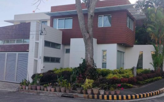 Sensational 5-Bedroom House and Lot for Sale in Tagaytay Royale Estate , Alfonso , Cavite