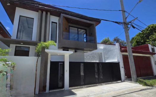 Attractive 4-Bedroom House and Lot for Sale in BF Homes, Parañaque