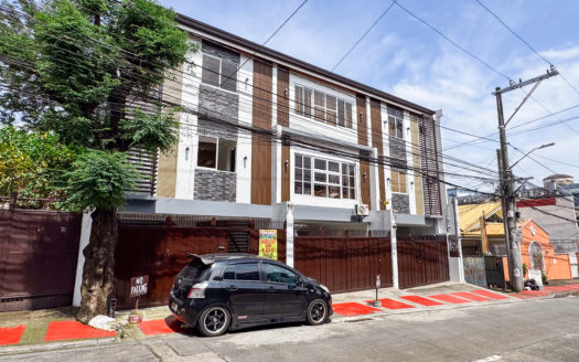 Vibrant 3-Bedroom Townhouse for Sale in Bgy. Pinyahan , Quezon City