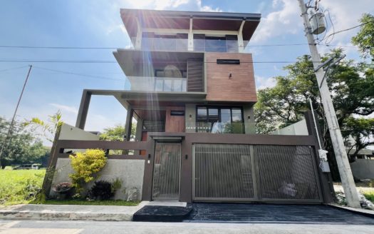 Inviting 5-Bedroom House and Lot for Sale in Woodridge Executive Village, Malanday, Marikina City