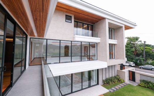 Luxurius 8-Bedroom House and Lot for Sale in AAV, Muntinlupa