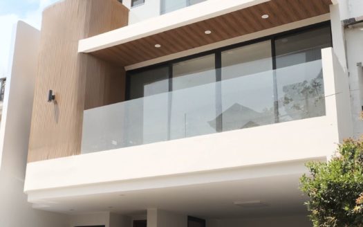 Majestic 5-Bedroom House and Lot for Sale in Greenwoods Exec. Village, Taytay , Rizal