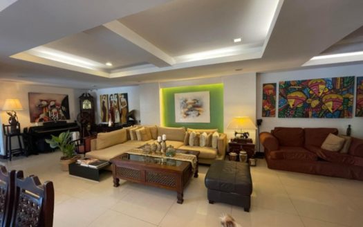 Sensational 5-Bedroom House and Lot for Sale in Alabang Zapote Road, Las Piñas