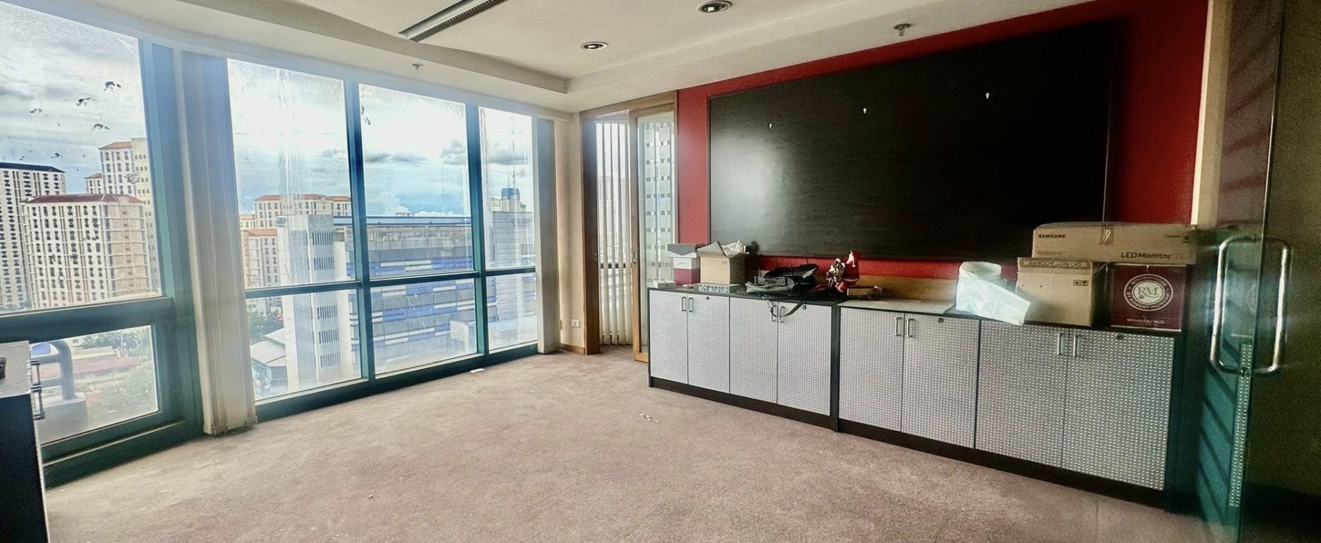 438SQMOfficeSpaceforSaleinParagonPlazaMandaluyong-1.jpg