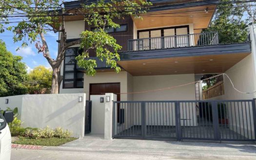 Attractive 5-Bedroom House and Lot for Sale in BF Homes, Parañaque City