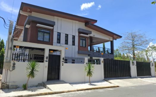 Captivating 5-Bedroom House and Lot for Sale in Muntinlupa