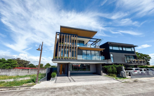Inviting 5-Bedroom House and Lot for Sale in Alabang West Village, Las Piñas