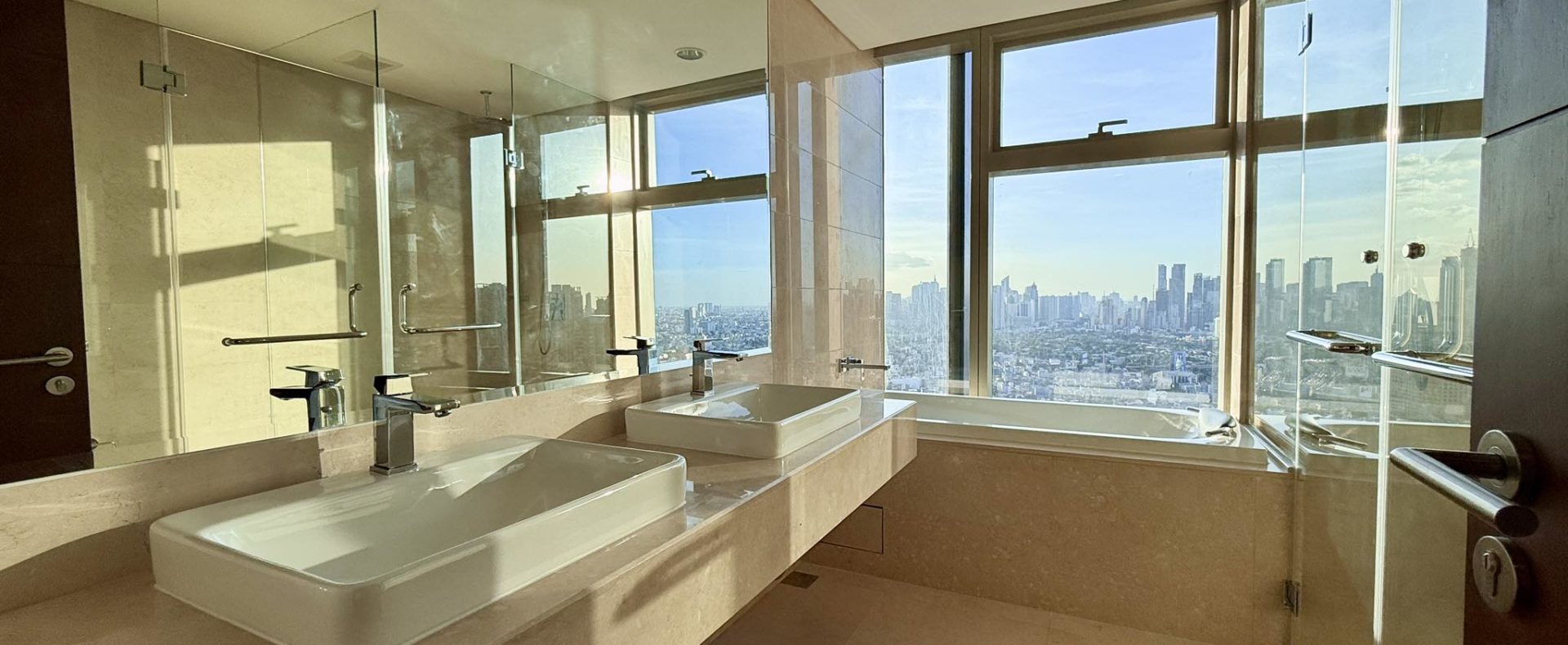 Lavish3-BedroomCondoUnitforSaleinGrandHyattResidencesBGCTaguigCity-2.jpg