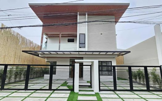 Notable 5-Bedroom House and Lot for Sale in BF Homes, Las Piñas