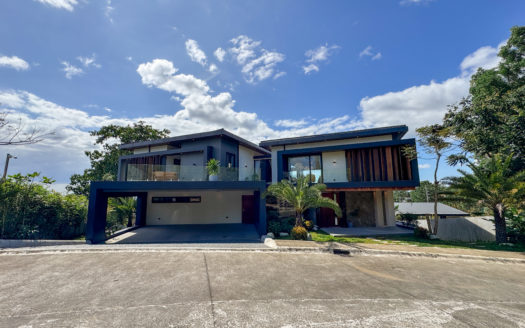 Vibrant 6-Bedroom House and Lot for Sale in Timberland Heights, San Mateo , Rizal