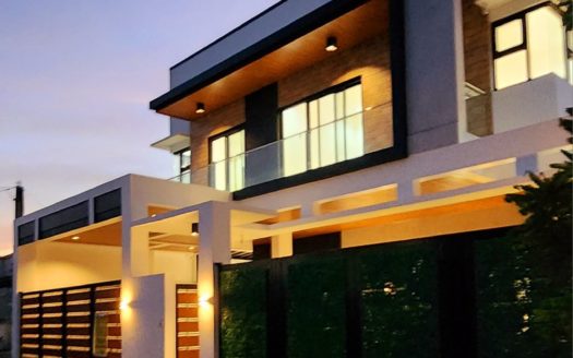 Inviting 6-Bedroom House and Lot for Sale in BF Homes, Parañaque
