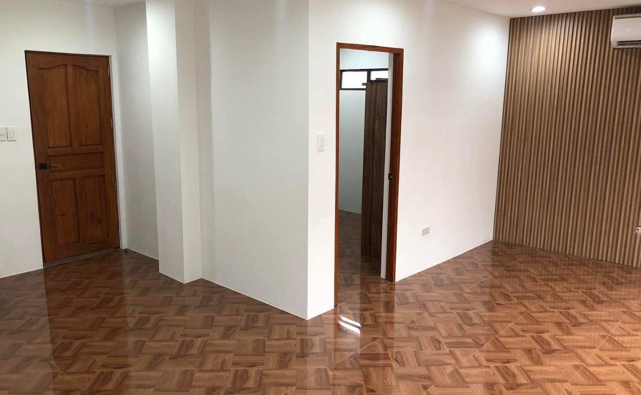 Refined6-BedroomHouseandLotforSaleinBrgy.HolySpiritQuezonCity-11.jpg
