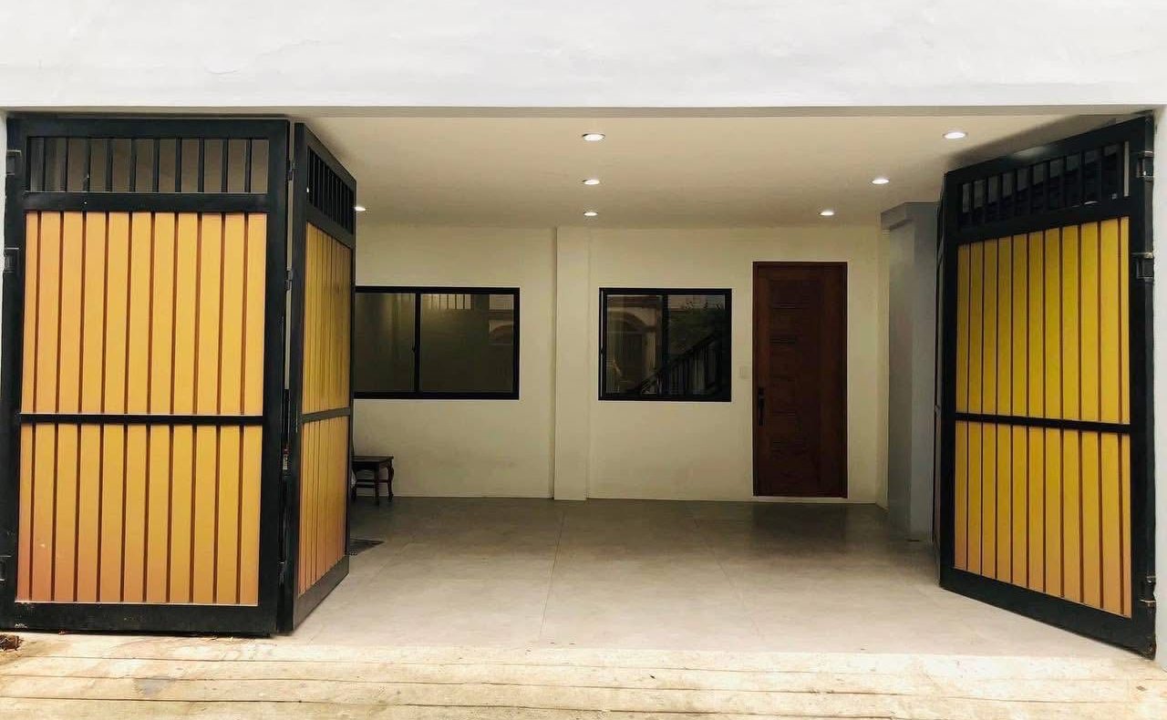Refined6-BedroomHouseandLotforSaleinBrgy.HolySpiritQuezonCity-2.jpg
