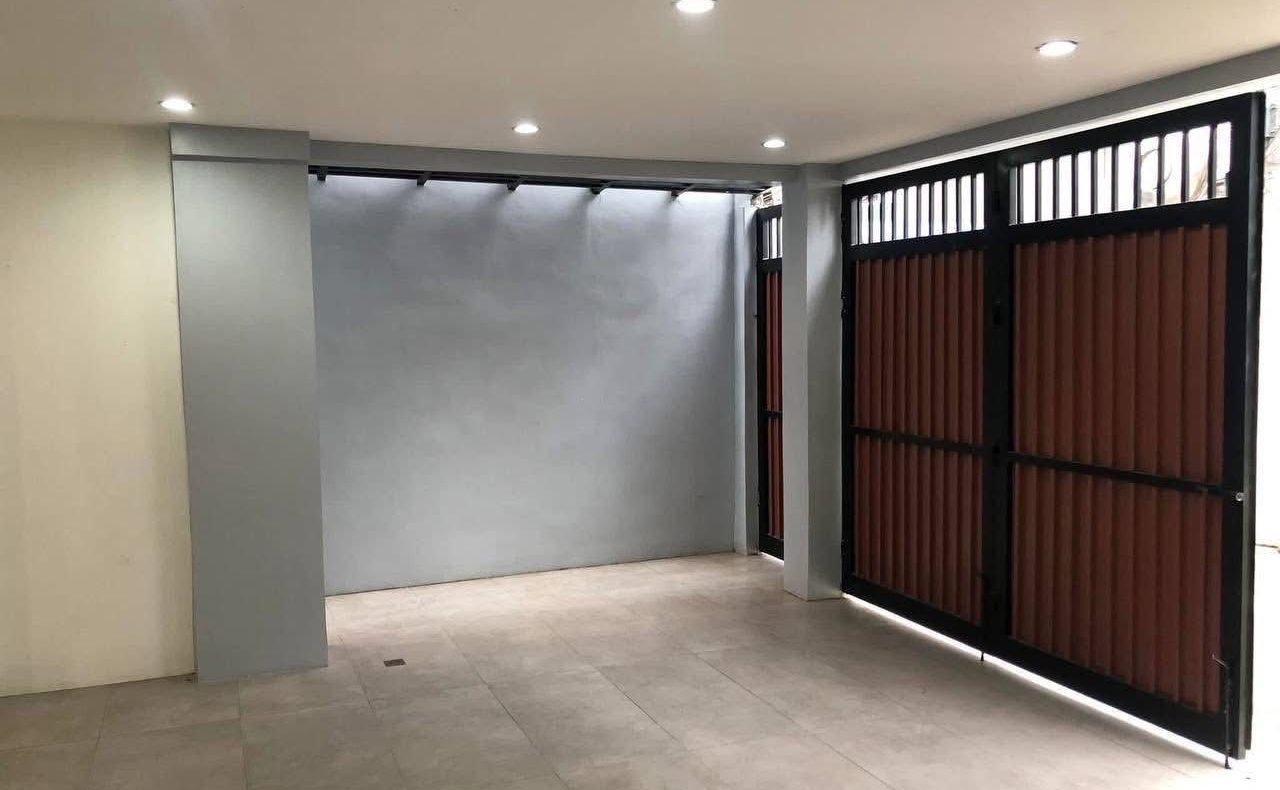 Refined6-BedroomHouseandLotforSaleinBrgy.HolySpiritQuezonCity-3.jpg