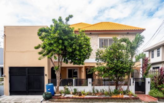 Captivating 5-Bedroom House and Lot for Sale in BF Homes, Parañaque