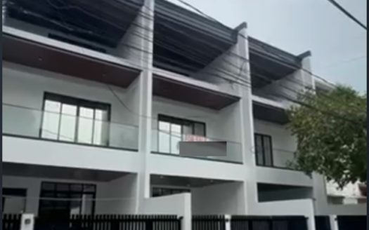 Refined 4-Bedroom Townhouse for Sale in Almanza Dos, Las Piñas
